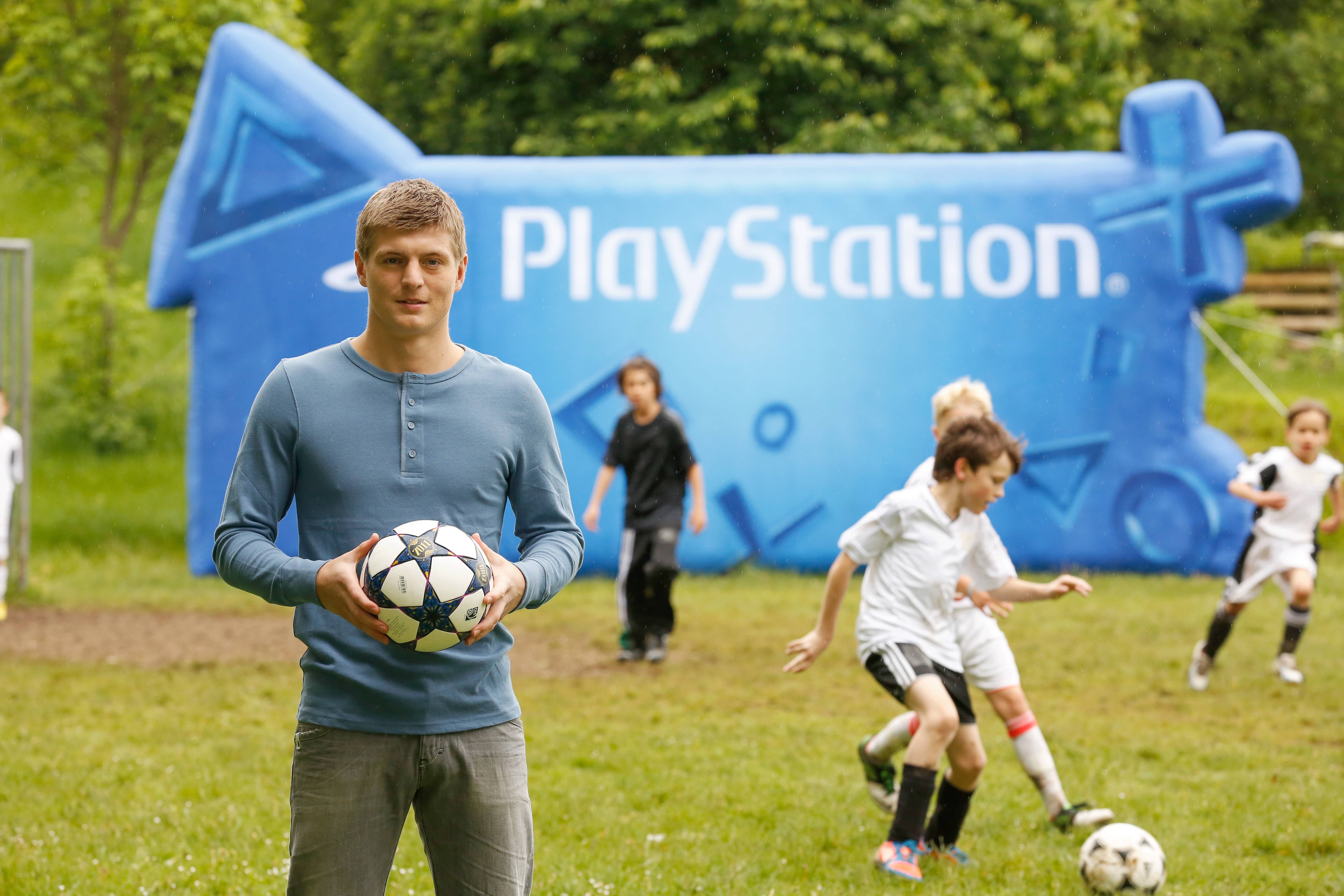 PlayStation und Toni Kroos suchen junge Fußball-Talente