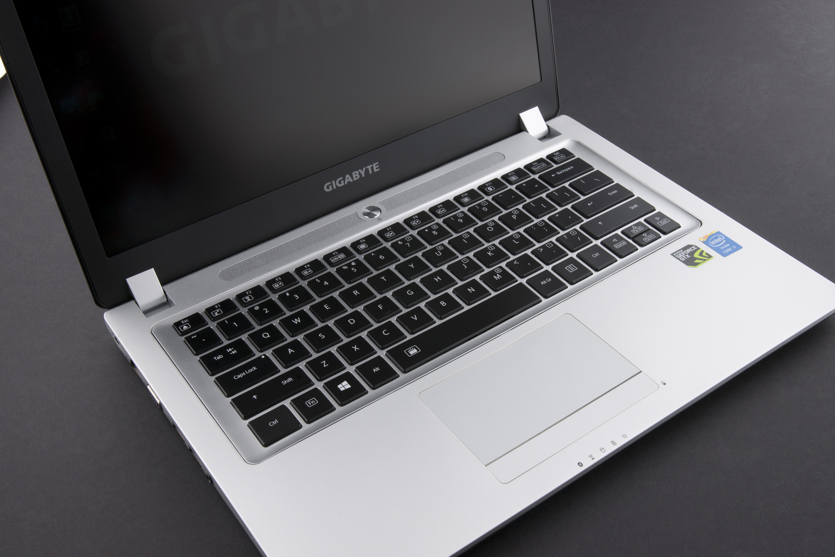 GIGABYTE gibt Details zum neuen ultradünnen 14-Zoll-Gaming-Notebook P34G v2 bekannt