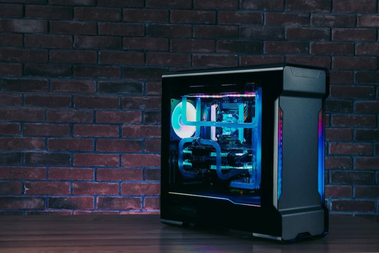 Der Phanteks Enthoo Evolv X Midi-Tower und brandheißes Zubehör